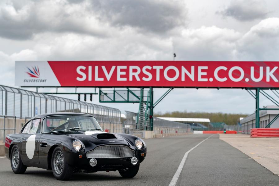  Aston Martin DB4 GT Continuation 2017 года  (UK) (фото 85 из 90)